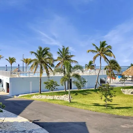Ocean Front Breeze In Paradise